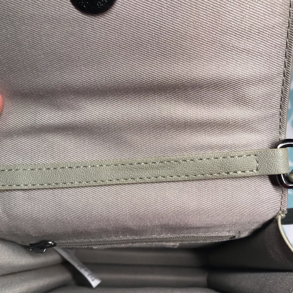 Women’s Universal Thread Crossbody Bag - Picture 3 of 6